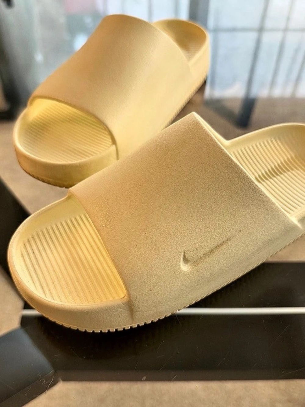 Nike Calm Slides Womens Size 7 Light Yellow FD4116-200 Comfy Recovery